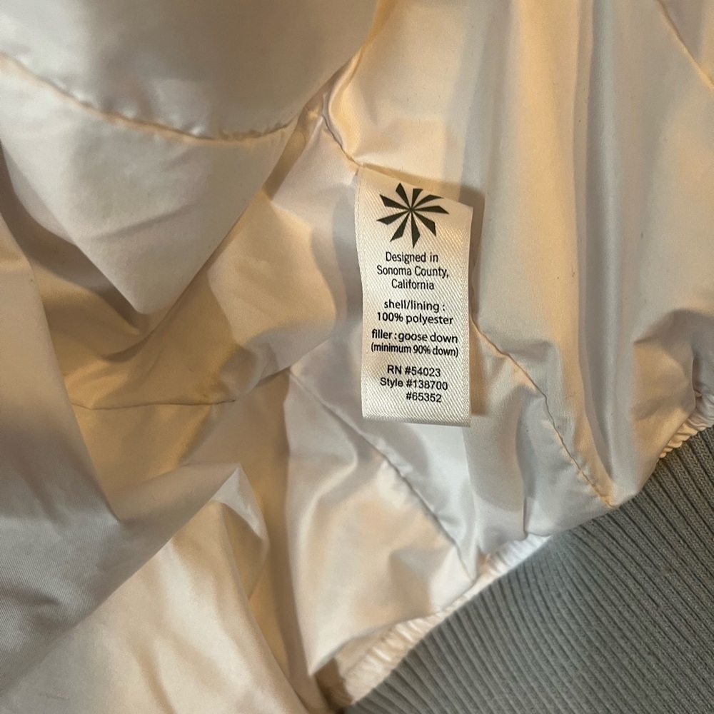 Athleta White Puffer Jacket Size L - Picture 7 of 13